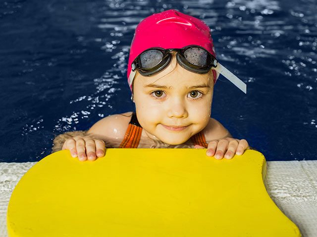Schwimmkurse für Groß und Klein