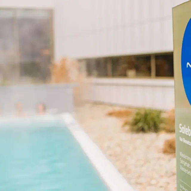 Beschreibung des Solebecken mit Gradangabe von ~34°