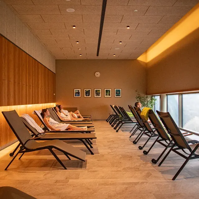 Liegen im Ruhebereich der Sauna