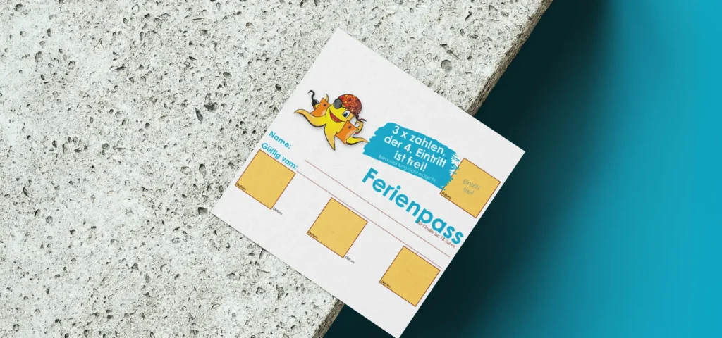 Ferienpass mit Feldern und Text: dreimal zahlen, viermal genießen!